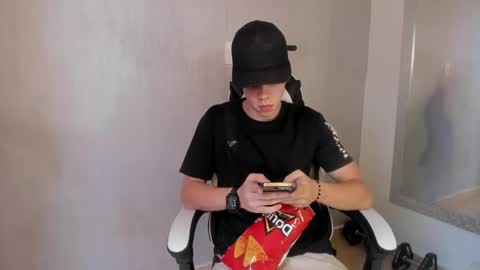 Snapshot of santiceballo chatting on 09/24/25, 07:39 Julius Novachrono online show from 09/24/25, 07:39