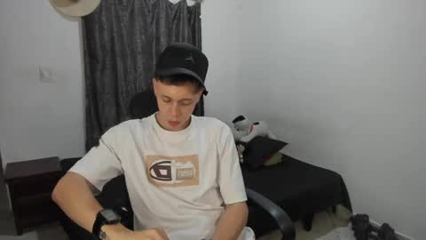 Julius Novachrono  online show from 04/10/26, 12:38