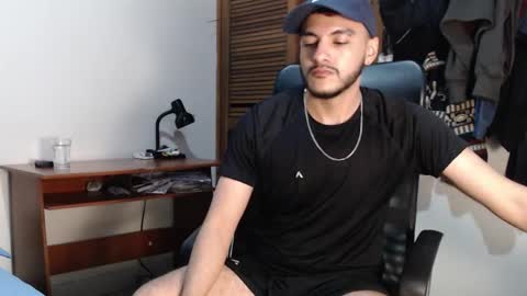 santiexxx online show from 10/18/25, 03:53