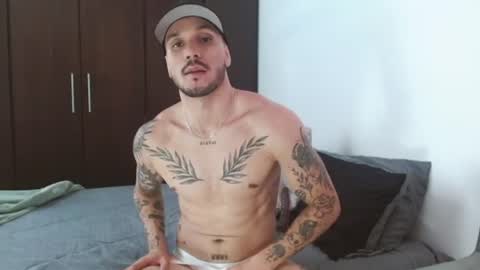 Snapshot of santti_torres chatting on 06/19/26, 06:45 Santy Torres online show from 06/19/26, 06:45