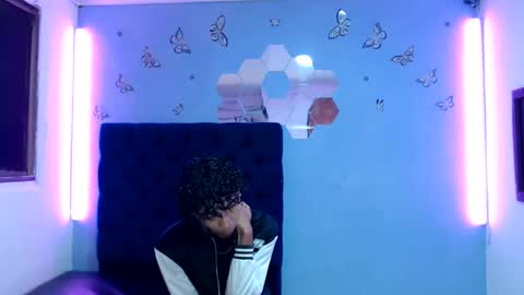 santiago online show from 12/31/24, 12:04