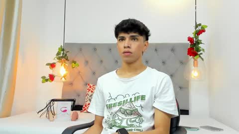 Snapshot of santy_carrington chatting on 12/24/24, 12:55 Santiago Carrington online show from 12/24/24, 12:55