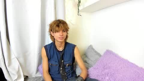 kitty online show from 02/21/25, 03:23