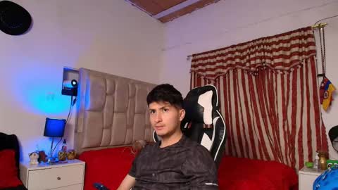 Snapshot of santyago_taylor chatting on 12/14/24, 02:12 Santyago online show from 12/14/24, 02:12