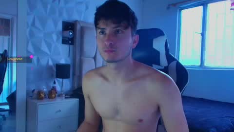 Snapshot of santyago_taylor chatting on 12/31/24, 01:30 Santyago online show from 12/31/24, 01:30