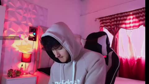 Snapshot of santyago_taylor chatting on 01/03/25, 09:57 Santyago online show from 01/03/25, 09:57