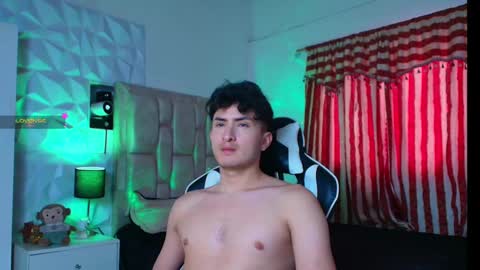 Snapshot of santyago_taylor chatting on 01/17/25, 06:54 Santyago online show from 01/17/25, 06:54