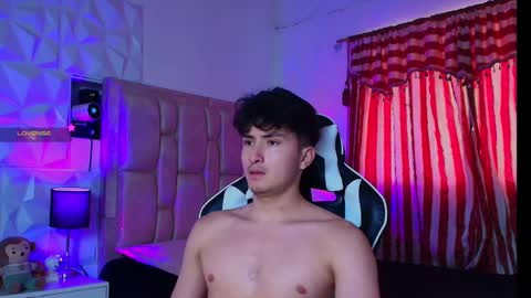 Snapshot of santyago_taylor chatting on 01/18/25, 06:53 Santyago online show from 01/18/25, 06:53