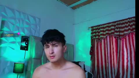 Snapshot of santyago_taylor chatting on 01/22/25, 10:05 Santyago online show from 01/22/25, 10:05