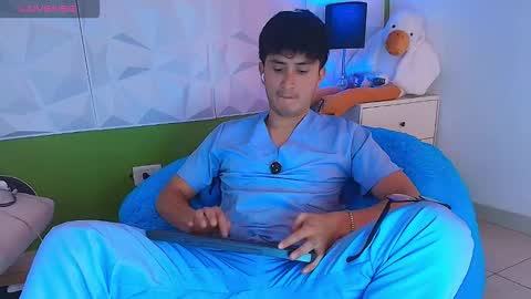 Snapshot of santyago_taylor chatting on 09/12/25, 07:03 Santyago online show from 09/12/25, 07:03