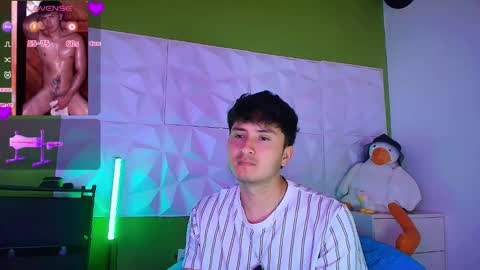 Snapshot of santyago_taylor chatting on 10/03/25, 07:22 Santyago online show from 10/03/25, 07:22