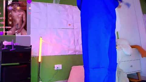 Snapshot of santyago_taylor chatting on 10/30/25, 08:42 Santyago online show from 10/30/25, 08:42