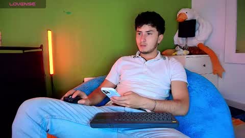 Snapshot of santyago_taylor chatting on 11/06/25, 07:15 Santyago online show from 11/06/25, 07:15