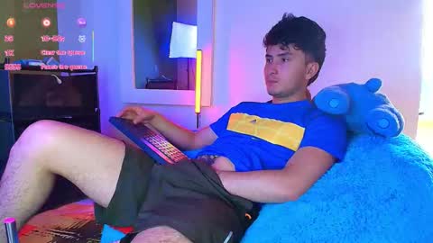 Snapshot of santyago_taylor chatting on 11/19/25, 07:03 Santyago online show from 11/19/25, 07:03