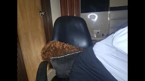 sanvi13 online show from 01/12/25, 06:27