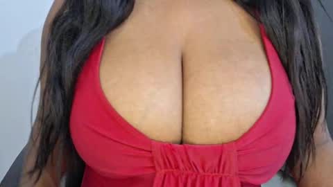 sanvi13 online show from 04/15/26, 09:49