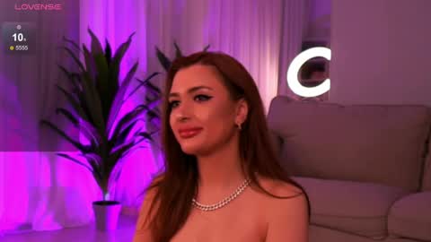 Saphira online show from 04/12/26, 08:25