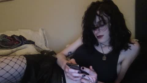 Snapshot of sapphicvoid chatting on 09/26/25, 04:27 Jade online show from 09/26/25, 04:27