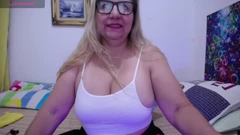 Snapshot of sara211 chatting on 06/13/26, 12:41 sara online show from 06/13/26, 12:41