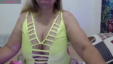 Snapshot of sara211 chatting on 06/26/26, 03:05 sara online show from 06/26/26, 03:05