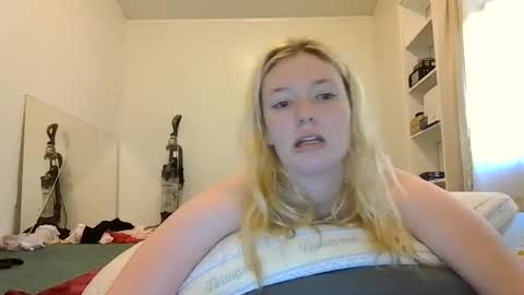 Snapshot of sara9920 chatting on 03/28/26, 04:17 sara9920 online show from 03/28/26, 04:17