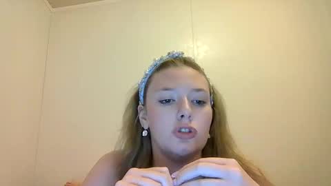 Snapshot of sara9920 chatting on 04/06/26, 03:15 sara9920 online show from 04/06/26, 03:15