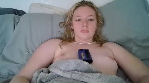 Snapshot of sara9920 chatting on 04/13/26, 05:07 sara9920 online show from 04/13/26, 05:07