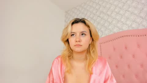 Snapshot of sara__williams chatting on 01/19/25, 09:55 Sara online show from 01/19/25, 09:55