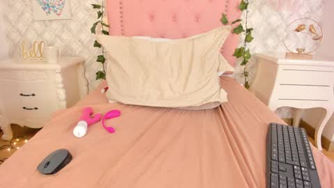 Snapshot of sara__williams chatting on 01/24/25, 09:49 Sara online show from 01/24/25, 09:49