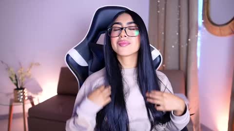 Snapshot of sara_albrecht chatting on 12/27/24, 12:34 Sara online show from 12/27/24, 12:34