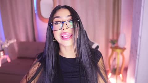 Snapshot of sara_albrecht chatting on 01/13/25, 12:45 Sara online show from 01/13/25, 12:45