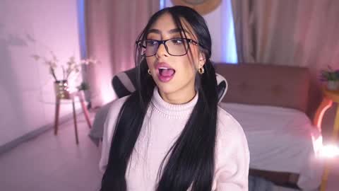 Snapshot of sara_albrecht chatting on 02/04/25, 12:11 Sara online show from 02/04/25, 12:11