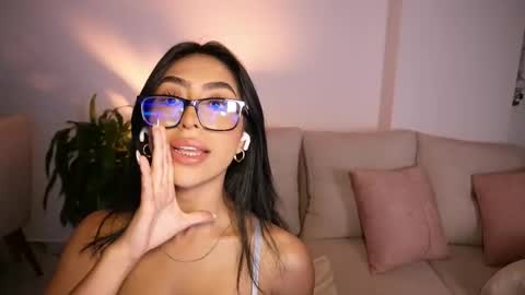 Snapshot of sara_albrecht chatting on 11/03/25, 12:57 Sara online show from 11/03/25, 12:57