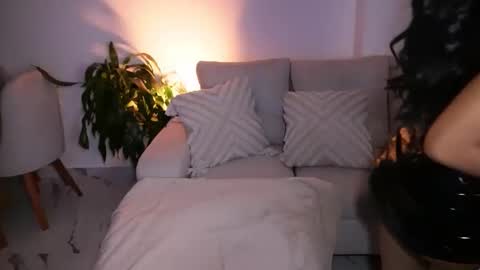 Snapshot of sara_albrecht chatting on 11/04/25, 12:54 Sara online show from 11/04/25, 12:54