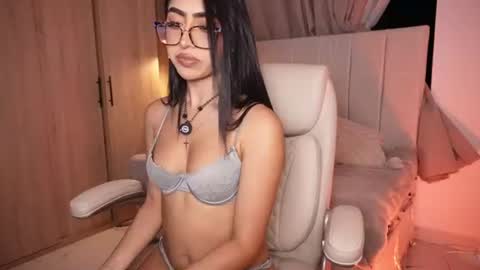 Snapshot of sara_albrecht chatting on 07/05/26, 12:28 Sara online show from 07/05/26, 12:28