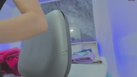 Snapshot of sara_allenx chatting on 02/08/25, 11:33 sara allenx online show from 02/08/25, 11:33