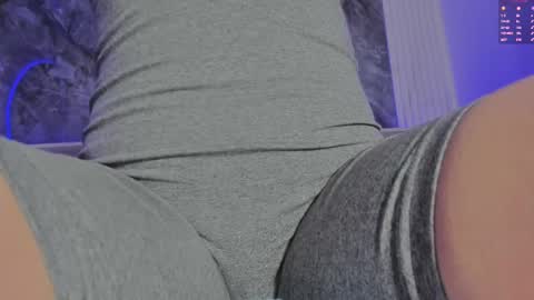 Snapshot of sara_allenx chatting on 02/12/25, 02:43 sara allenx online show from 02/12/25, 02:43