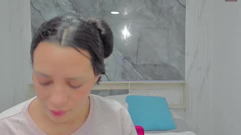 Snapshot of sara_allenx chatting on 02/14/25, 11:42 sara allenx online show from 02/14/25, 11:42