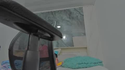 Snapshot of sara_allenx chatting on 11/03/25, 01:34 sara allenx online show from 11/03/25, 01:34