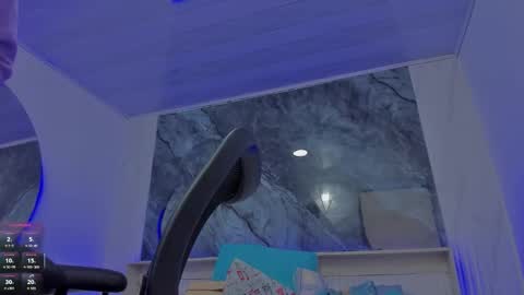 Snapshot of sara_allenx chatting on 11/05/25, 11:32 sara allenx online show from 11/05/25, 11:32