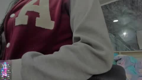 Snapshot of sara_allenx chatting on 11/14/25, 01:43 sara allenx online show from 11/14/25, 01:43