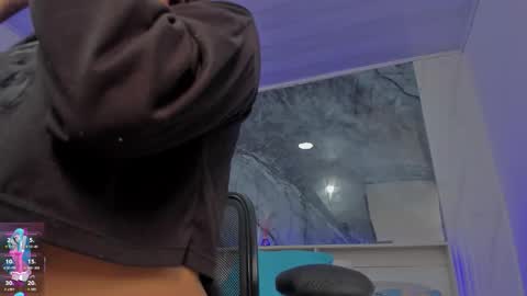 Snapshot of sara_allenx chatting on 11/16/25, 07:19 sara allenx online show from 11/16/25, 07:19