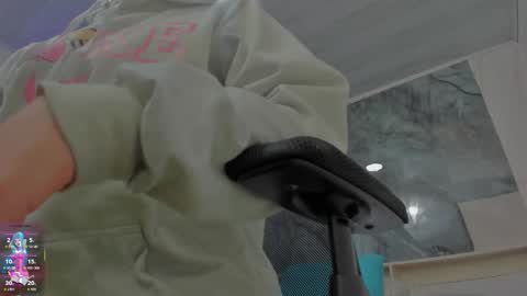 Snapshot of sara_allenx chatting on 12/01/25, 01:49 sara allenx online show from 12/01/25, 01:49