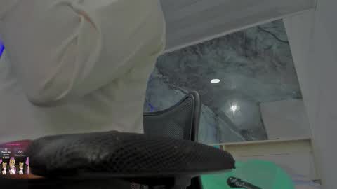 Snapshot of sara_allenx chatting on 12/14/25, 07:29 sara allenx online show from 12/14/25, 07:29