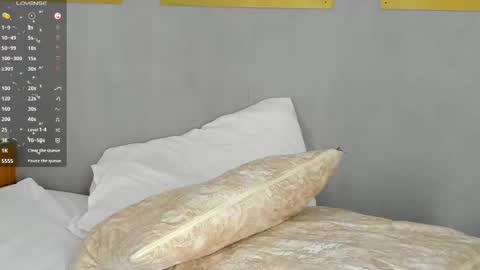 Snapshot of sara_castro24 chatting on 01/10/25, 03:27 Sara online show from 01/10/25, 03:27