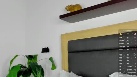 Snapshot of sara_castro24 chatting on 03/04/25, 08:38 Sara online show from 03/04/25, 08:38