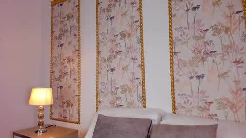 Snapshot of sara_castro24 chatting on 10/24/25, 07:43 Sara online show from 10/24/25, 07:43