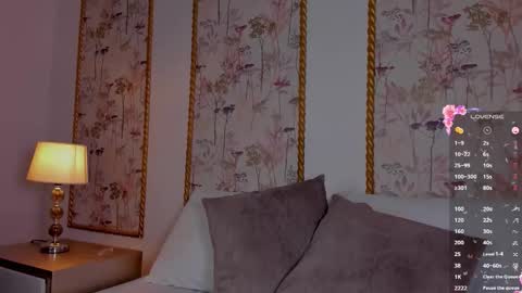 Snapshot of sara_castro24 chatting on 11/15/25, 07:21 Sara online show from 11/15/25, 07:21