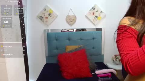 Snapshot of sara_f_w chatting on 10/06/25, 09:01 Sara online show from 10/06/25, 09:01