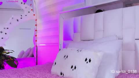 Sara online show from 10/31/25, 07:04